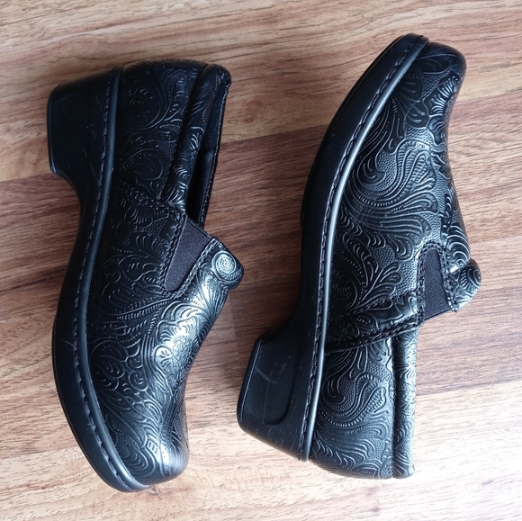 Bare traps Women's Brinkley Black Memory Foam Clog - Picture 4 of 8